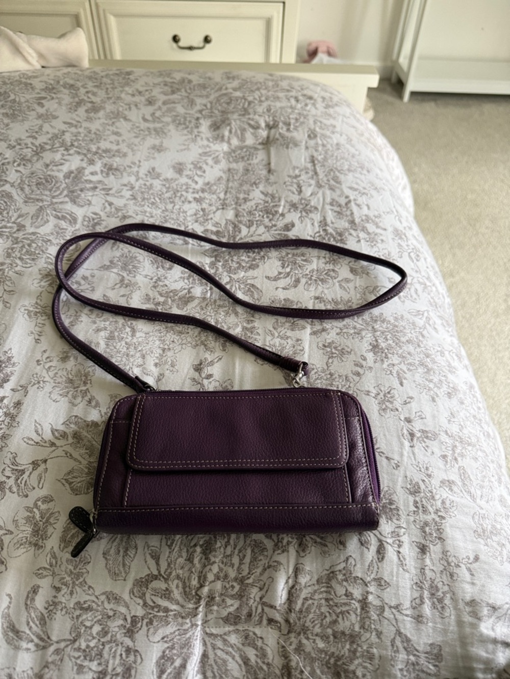 Women’s Crossbody Wallet in Deep Plum